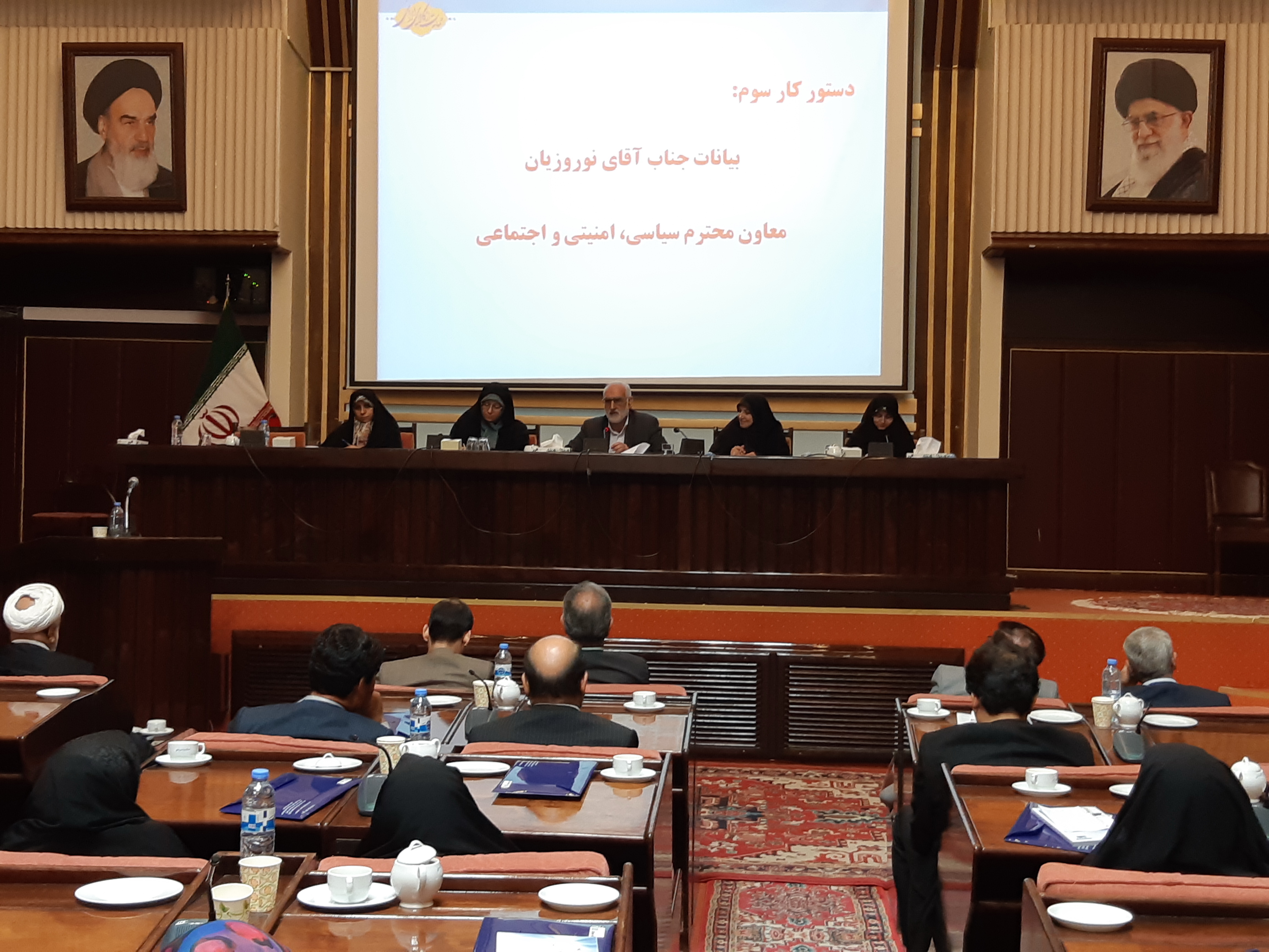 در بروز نارسائی ها همیشه مقصر جلوه دادن دشمن کار صحیحی نیست/اقدامات موثری در حوزه زنان و خانواده انجام شده است