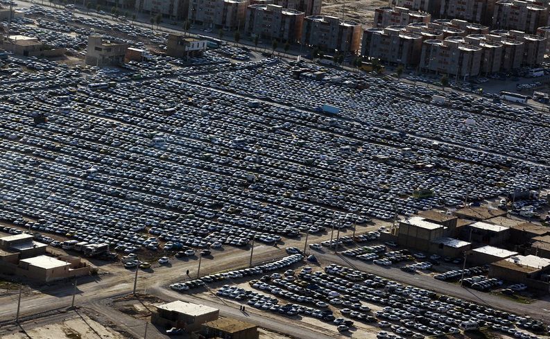وجود بیش از 350 پارکینگ شناسنامه دار در مهران/ زائران نگران جای پارک در مهران نباشند