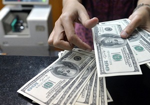 سارق سابقه دار "دلار" در اردبیل به دام پلیس افتاد