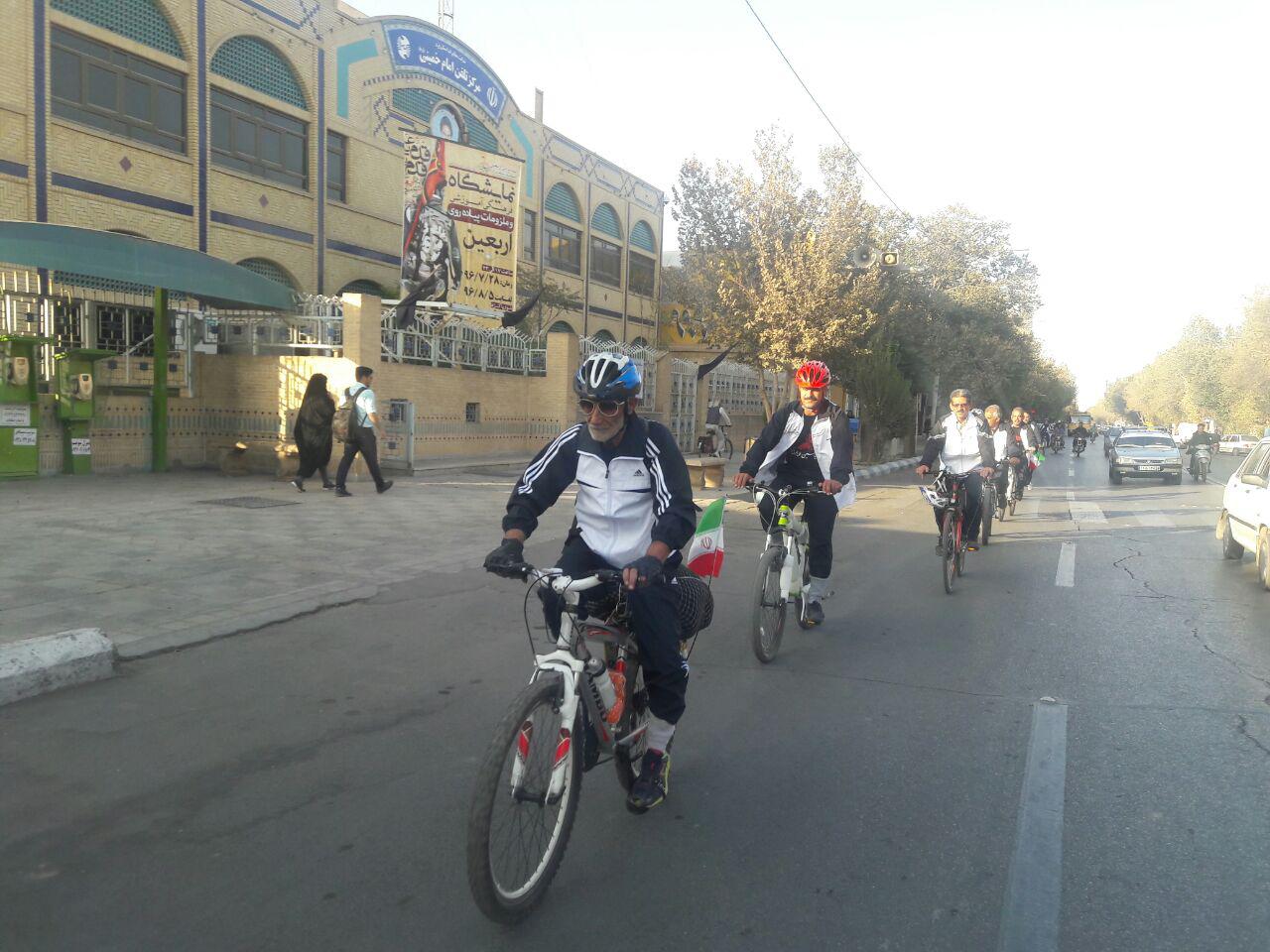 دوچرخه سواران حسینی عازم کربلا شدند