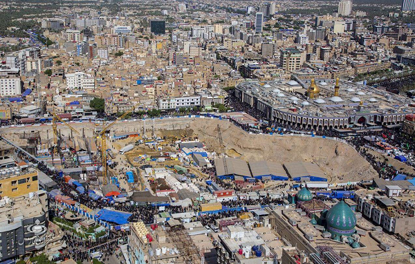 صحن حضرت زینب(س) در کنار حرم امام حسین(ع)