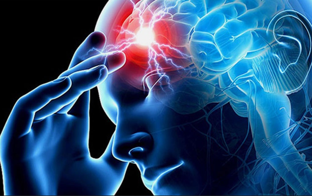 چه چیزی باعث آب رفتن مغز می شود؟