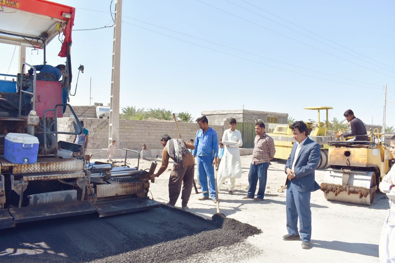 معابر خاکی ۲۴ روستای ریگان آسفالت می شود