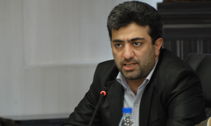 دولت پاسخگوی تبدیل غیرقانونی 21 هزار هکتار از زمین&zwnj;های اطراف دریاچه ارومیه به باغ باشد