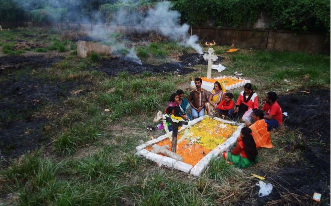 تصاویر روز: از مراسم روز مردگان در آمریکا تا نمایش عنکبوت غولپیکر در لندن