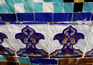 مرمت کاشی ها در بناهای تاریخی اردبیل مطابق اصول فنی انجام می شود