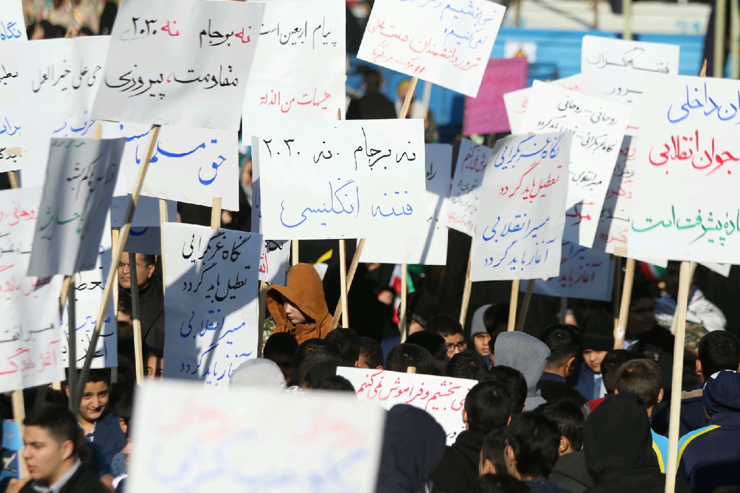 گوشه هایی از حضور پرشور جوانان مشهدی در راهپیمایی ضد استکبار جهانی +تصویر