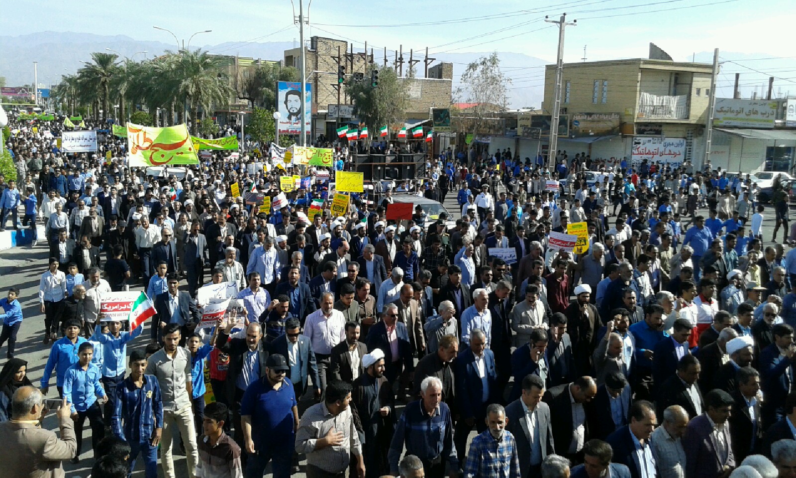 آغاز راهپیمایی مردم کرمان همزمان با13آبان+ تصاویر