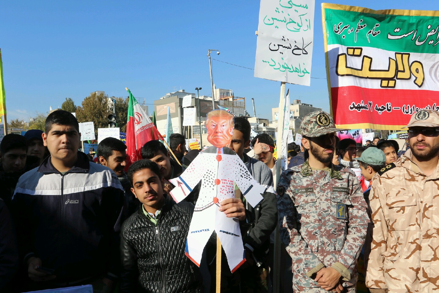 گوشه هایی از حضور پرشور جوانان مشهدی در راهپیمایی ضد استکبار جهانی +تصویر