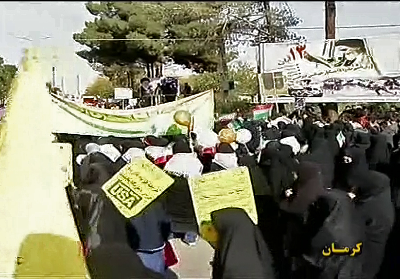 خروش ضد استکباری دانش آموزان  و مردم کرمان ، اراک و شیراز در 13 آبان 97 + فیلم