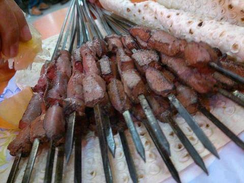 مردم از خرید دل و جگر از دست فروشان اجتناب کنند