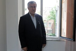 دو نفر را برای بررسی موارد اختلافی و رفع ابهامات به مجلس معرفی کرد