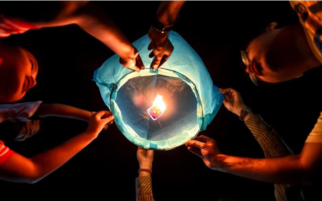 تصاویر روز: از به آتش کشیدن قایق باستانی &laquo;وانگ یه&raquo; در تایوان تا مانور نیروی هوایی ایتالیا در صدمین سالگرد پایان جنگ جهانی اول