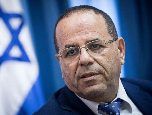 وزیر صهیونیست در فرودگاه دبی چند ساعت تحت بازداشت قرار گرفت