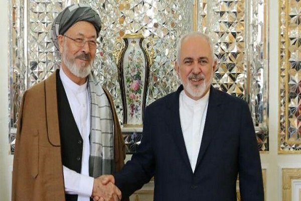 دیدار رئیس شورای عالی صلح افغانستان با وزیر خارجه ایران