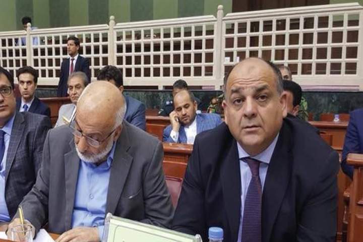 انتقاد نمایندگان از تقدیر مسئولان امنیتی توسط رئیس مجلس