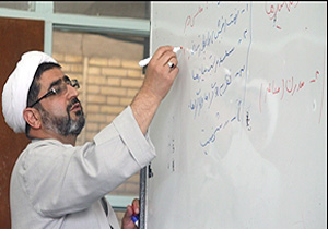 زمینه حضور روحانیان در شهرها فراهم شود