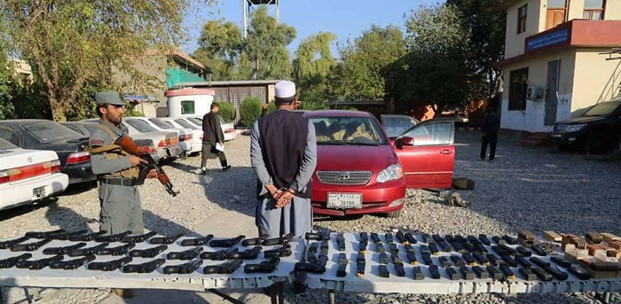 بازداشت یک نفر با بیش از ۳۰ میل سلاح کمری در ننگرهار