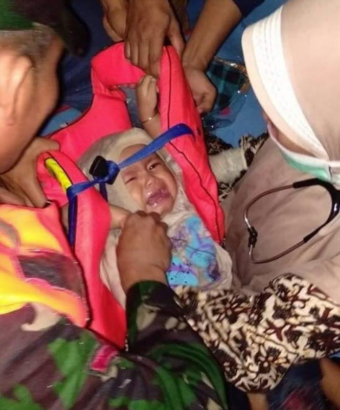 آیا نجات نوزاد از سقوط هواپیمای اندونزی صحت دارد؟