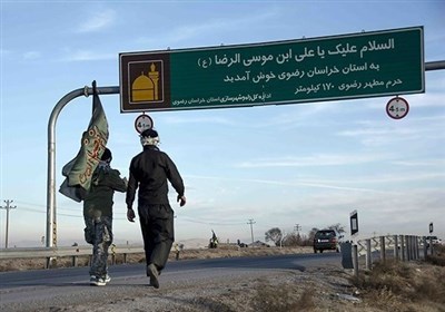نیروی انتظامی خدماتش را به زائران امام رضا (ع) آغاز کرده است/مسیر‌های منتهی به مشهد شاهد حجم زیادی از زائران است