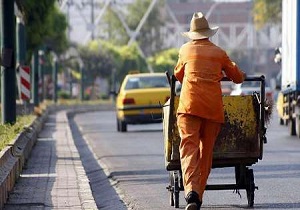تقدیر از پاکبان امانت دار در اندیمشک
