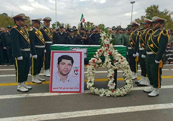 تشییع پیکر پاک شهید سید نورخدا موسوی جانباز ۱۰۰ درصد / حضور باشکوه مردم در مراسم بدرقه شهید وطن+ تصاویر