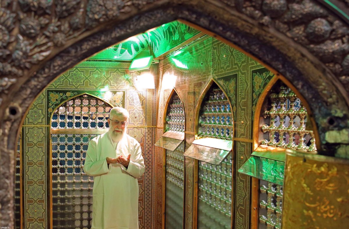10 نکته از آداب زیارت امام رضا (ع) در بیانات رهبری + اینفوگرافیک