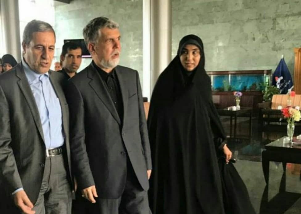 وزیر ارشاد وارد فرودگاه عسلویه شد