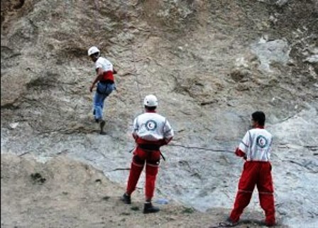 جستجوی ۶ کوهنورد گم شده در ارتفاعات پرآو جواب داد/ ۲ نفر به مراکز درمانی منتقل شدند
