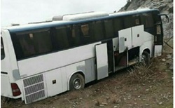 ۳ مصدوم در برخورد اتوبوس با کوه در قزوین