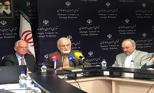 ایران به صورت متحد در مقابل فشارهای آمریکا ایستاده است