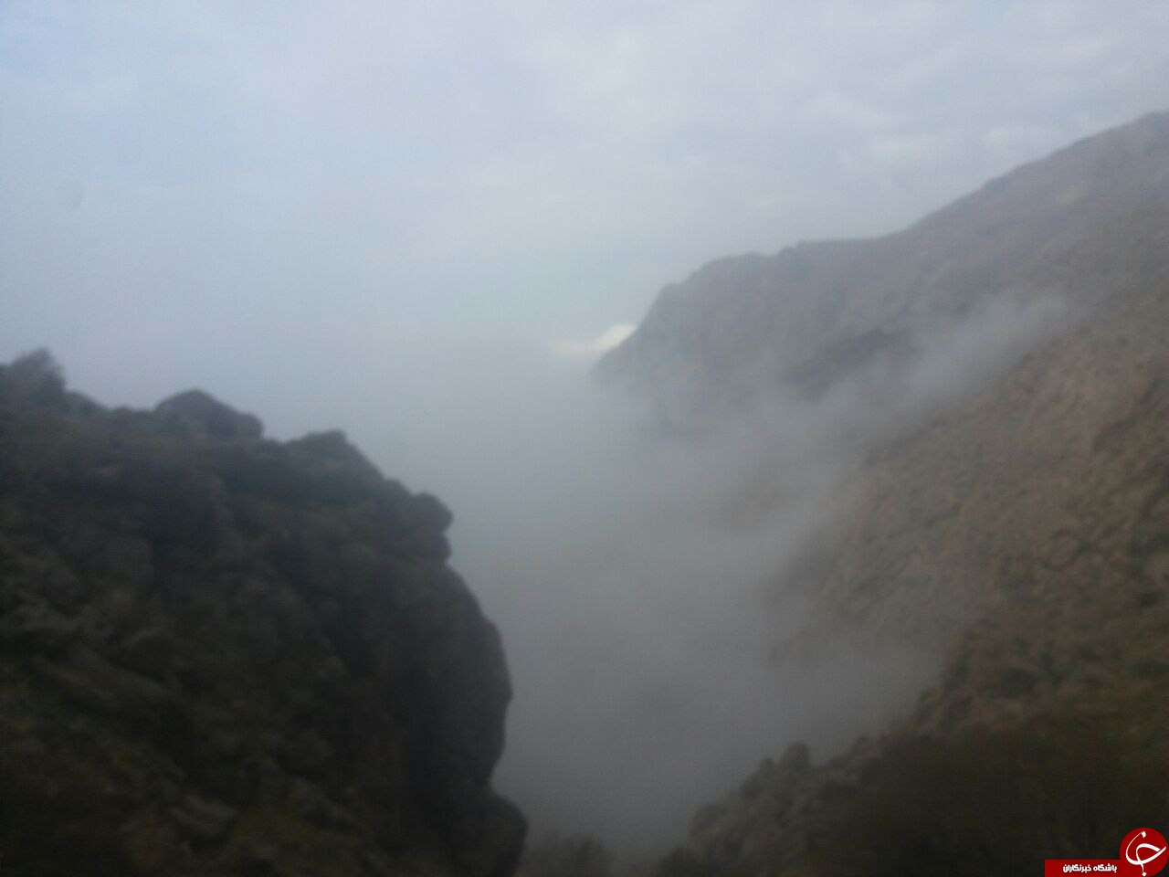 کوه پیمایی علاقه مندان به طبیعت پس از بارش های پاییزی