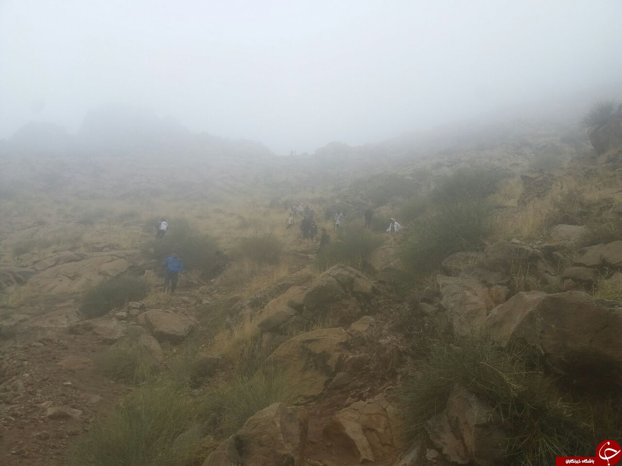 کوه پیمایی علاقه مندان به طبیعت پس از بارش های پاییزی