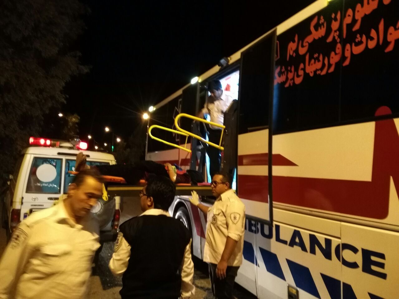 ۱۰ نفر در واژگونی خودروی حامل افاغنه غیرمجاز مصدوم شدند