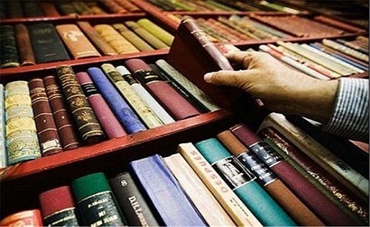 غرق شدن در صفحات فضای مجازی اجازه ورق زدن کتاب را گرفته است