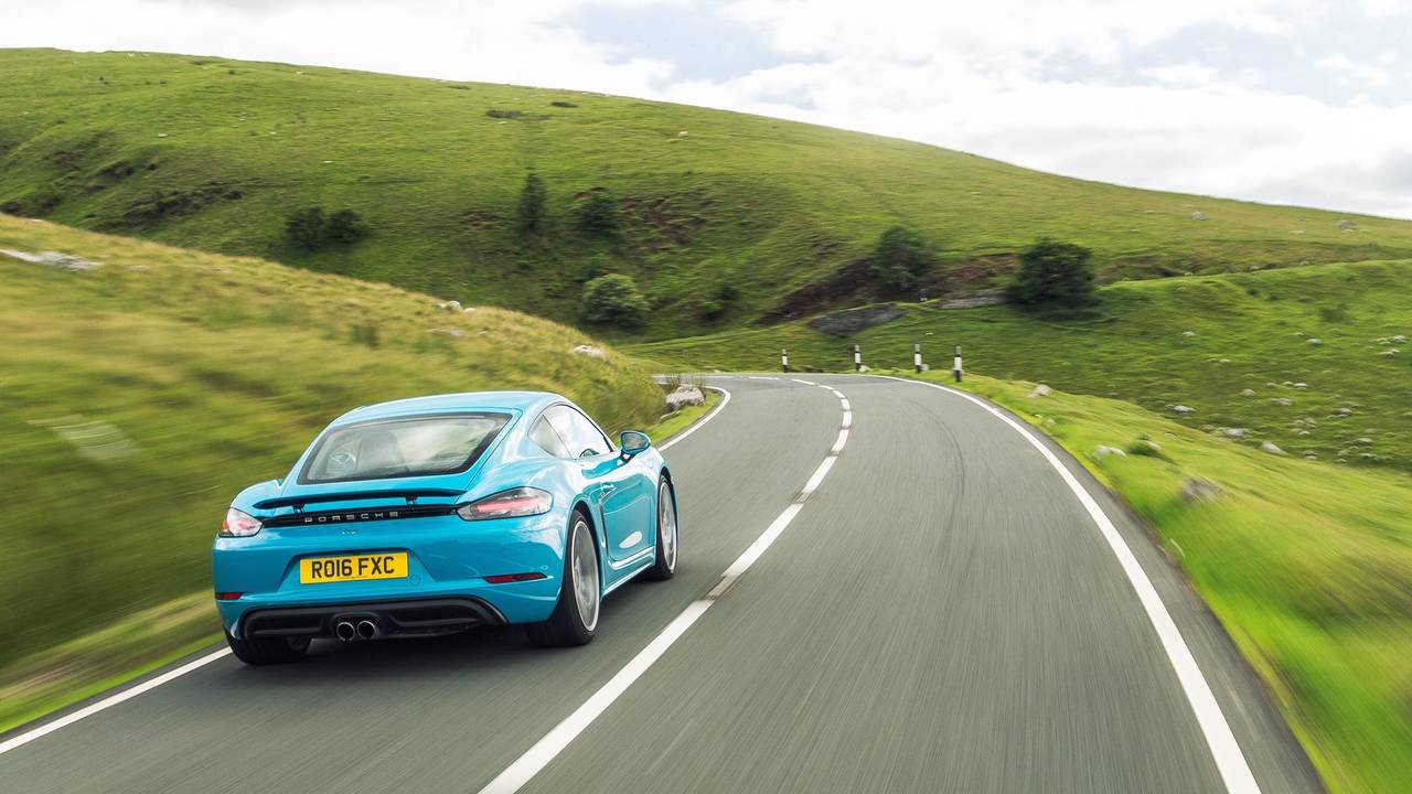 شرکت پورشه اتومبیل نسل جدید خود را با نام Porsche 718 Cayman معرفی کرد +تصاویر