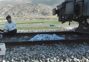 برخورد قطار بین شهری با عابر پیاده