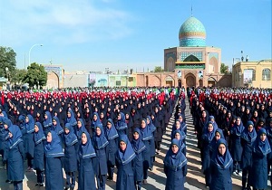 اجرای سرود سه هزار دانش آموز قزوینی به یاد شهدا