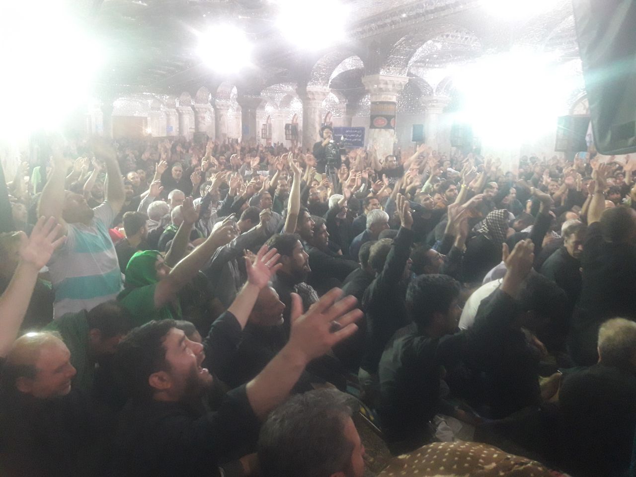 طنین نوای پرشور لبیک یا حسین در حرم امیرالمومنین (ع)