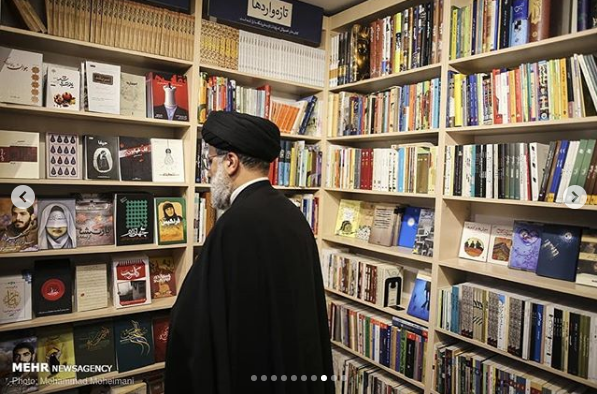 بازدید حجه الاسلام رئیسی از کتابفروشی ها و انتشاراتی های خیابان انقلاب تهران +تصاویر