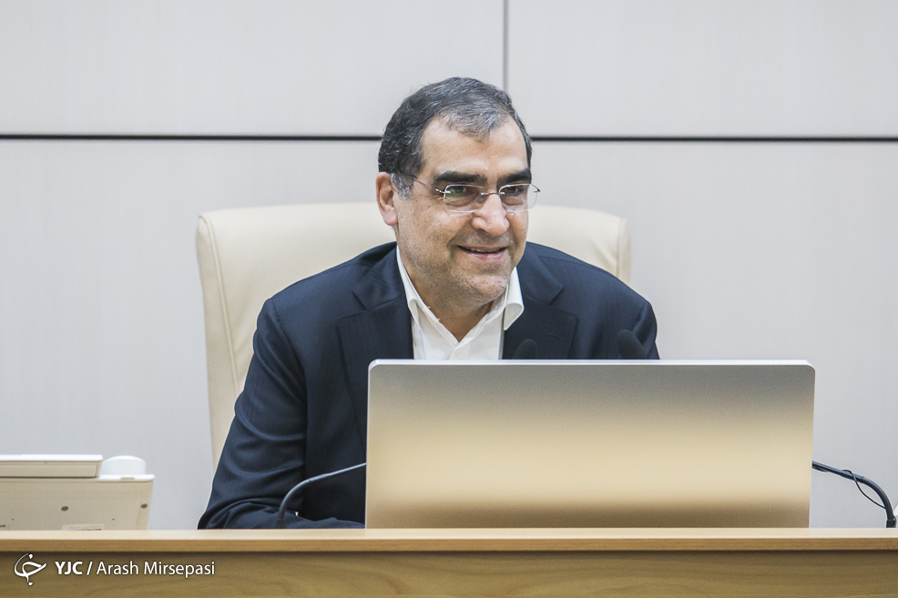 دولت و مجلس یک بار برای همیشه مشکل بیمه بیماران خاص را حل کنند