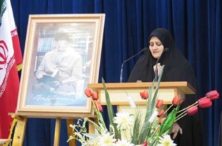 اقدام طلبه‌ی جوان شهرضایی در اهدای 600 جلد کتاب به اداره کتابخانه‌های عمومی