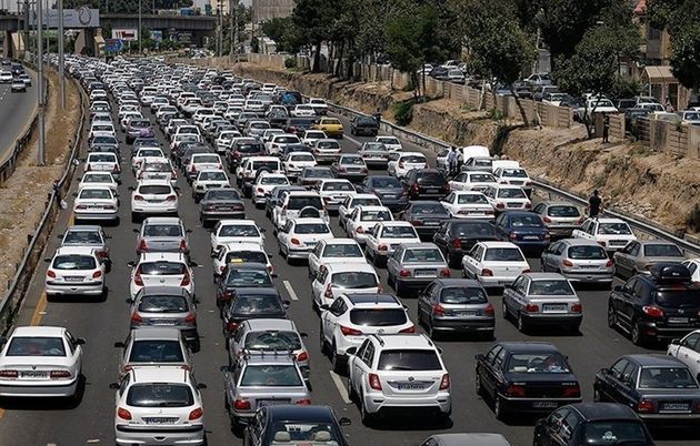 ترافیک در آزادراه کرج-تهران سنگین است/ بارش برف در محور هراز