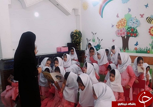 جمع خوانی کتاب های علمی و فرهنگی در مدارس امیدیه