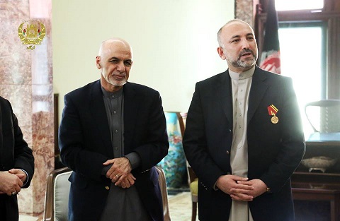 نخستین تقابل انتخاباتی تیم های &laquo;اشرف غنی&raquo; و &laquo;حنیف اتمر&raquo;
