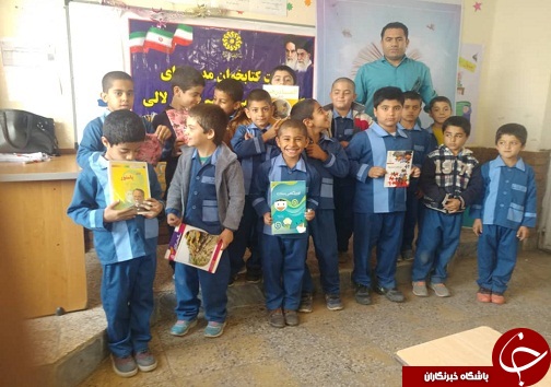 دانش آموزان مدرسه حاجی پور کتاب خواندند