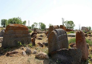 گورستان تاریخی«پیرنق»، ظرفیت پنهان گردشگری تاریخی نیر