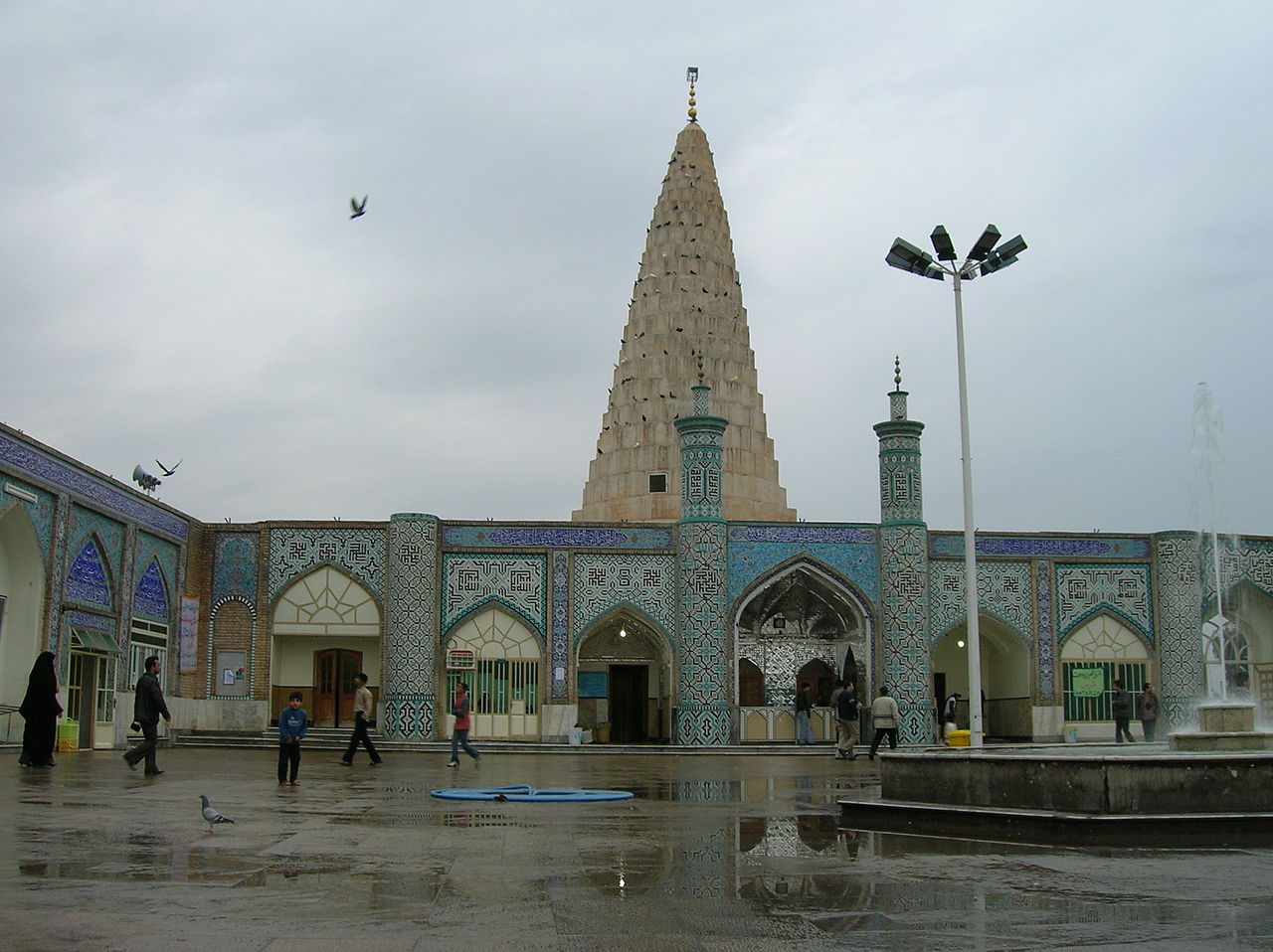 مقبره کدام یک از پیامبران الهی در ایران است؟