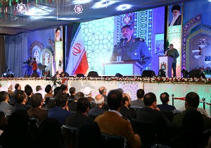 دانشجویان شهید سرآمدان ایثار گری و پیوند دهندگان قلم و اسلحه