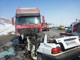 یک کشته و دو زخمی در اثر برخورد پراید با تریلر در جاده سمیرم